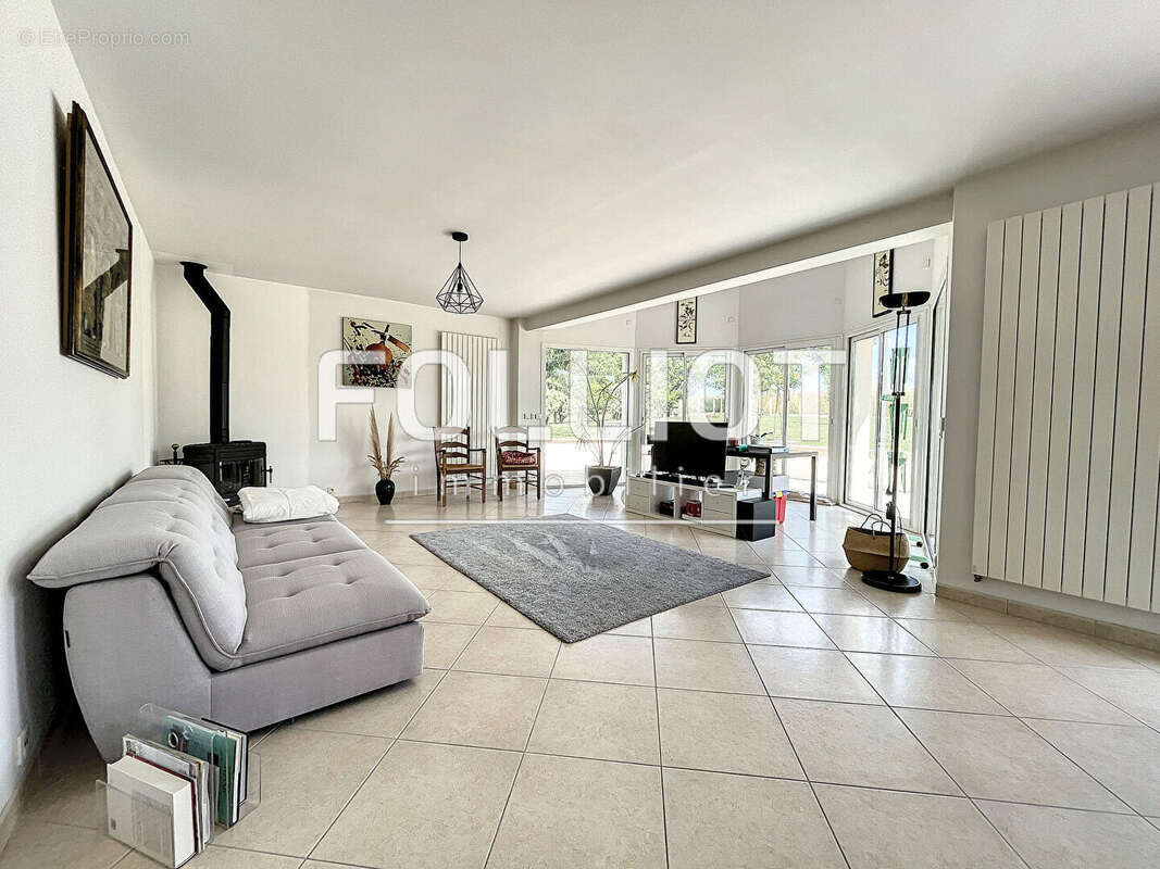 ACHAT / VENTE d'une maison T6 (180 m²) à REVIERS, terrain 1265 m2 - photo 10