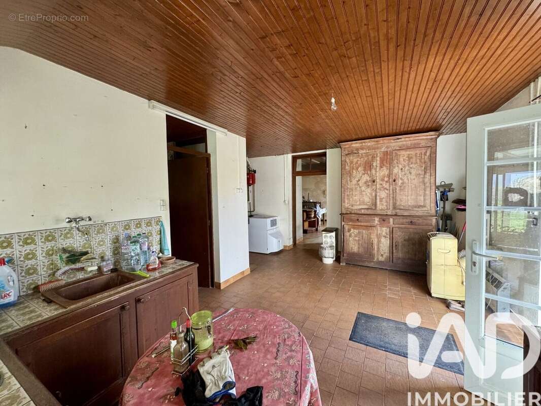 Maison 132 m² à Brie-Sous-Barbezieux  - photo 8
