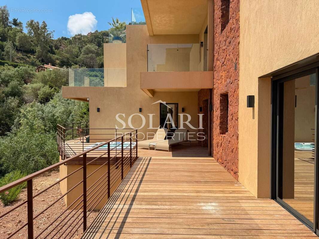 Villa d’architecte avec vue mer et piscine à Théoule-sur-Mer - photo 30