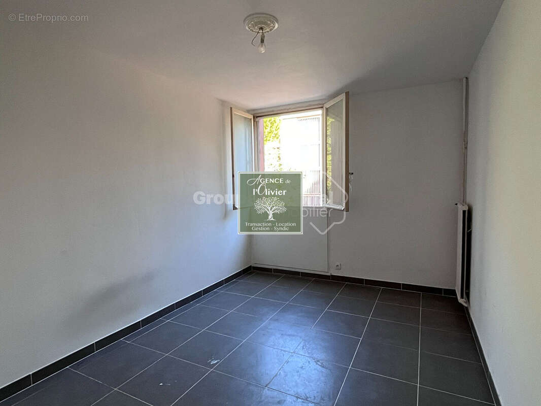 ARLES. Appartement T4 avec balcon - photo 4