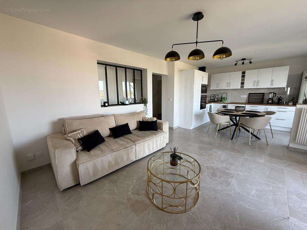 Appartement à YZEURE