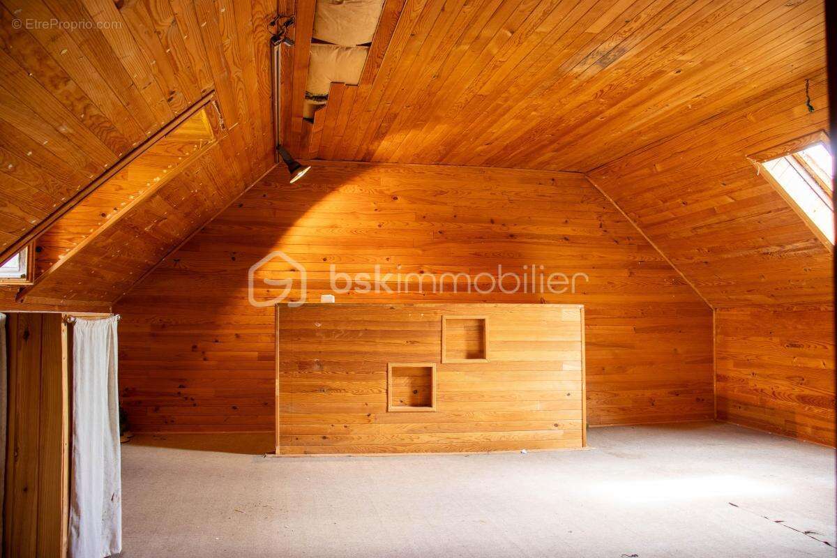 Maison de 101 m² avec 850m2 de terrain à La Vayssière (Flavin) - photo 8