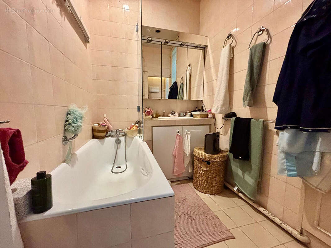 Appartement à PARIS-17E