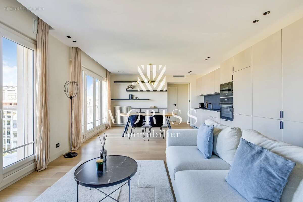 Appartement à PARIS-16E