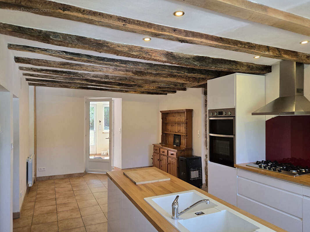 HAUTE VIENNE : Belle maison individuelle de 4 chambres, entièrement rénovée, située au bout d'une impasse paisible, à quelques m - photo 4