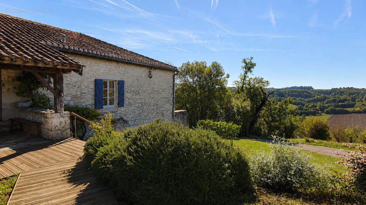 Maison à MONTAIGU-DE-QUERCY