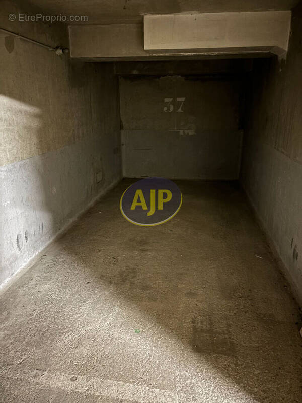 Parking à PARIS-15E