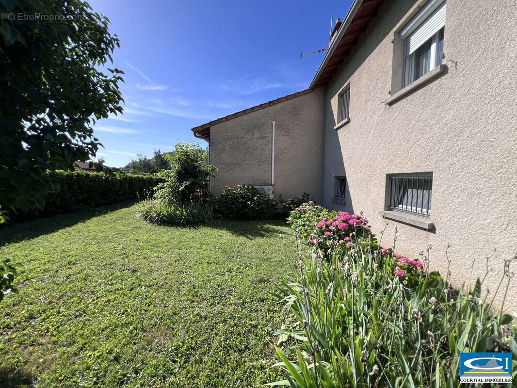 Maison à SAINT-JEAN-DE-MUZOLS