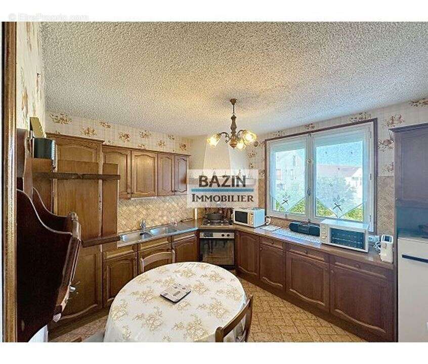 Maison à SAINTE-GENEVIEVE-DES-BOIS