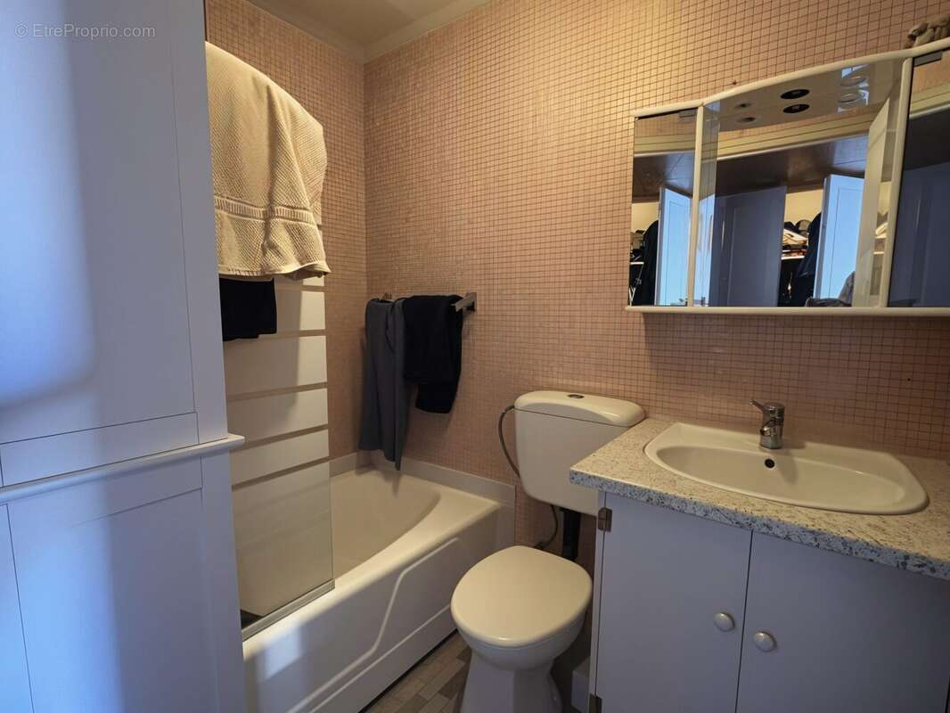 Appartement à PARIS-16E