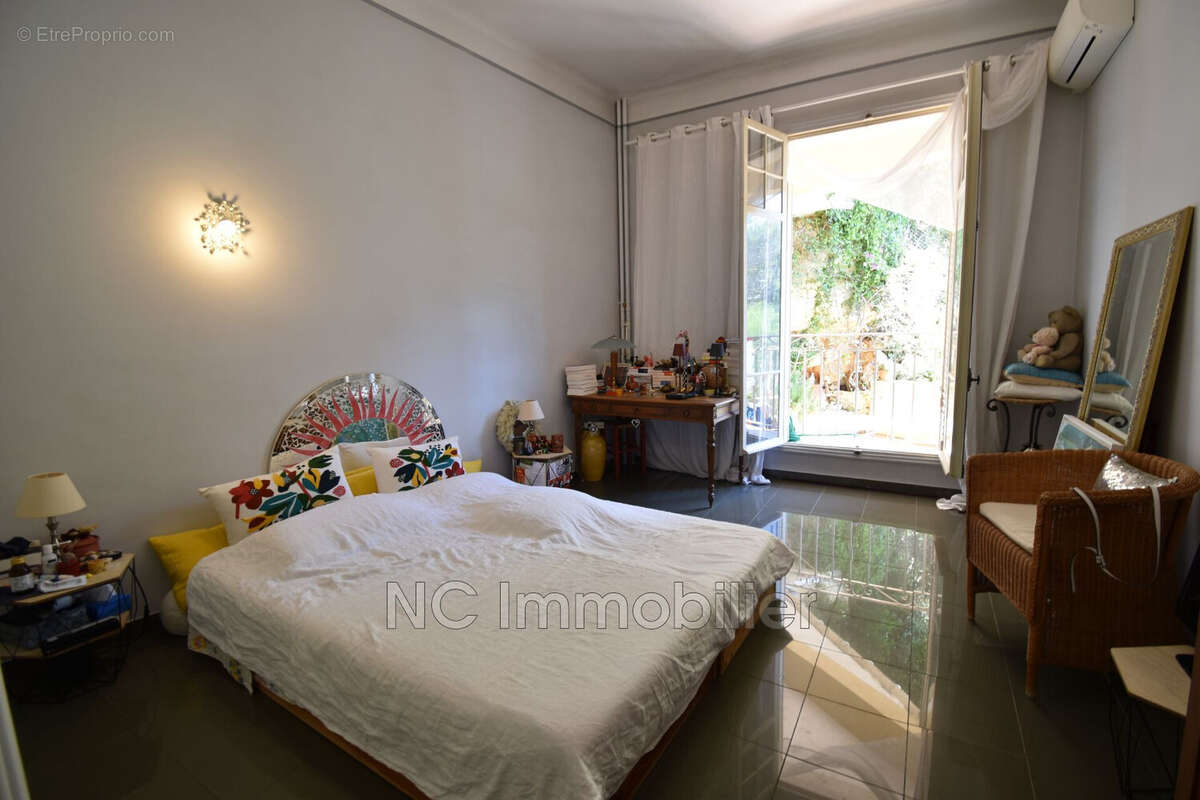 Appartement à VALLAURIS