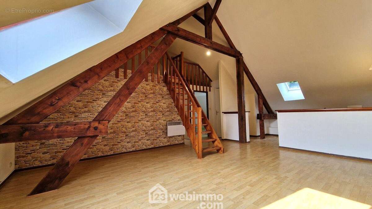 Le séjour est ouvert sur... - Appartement à LAON