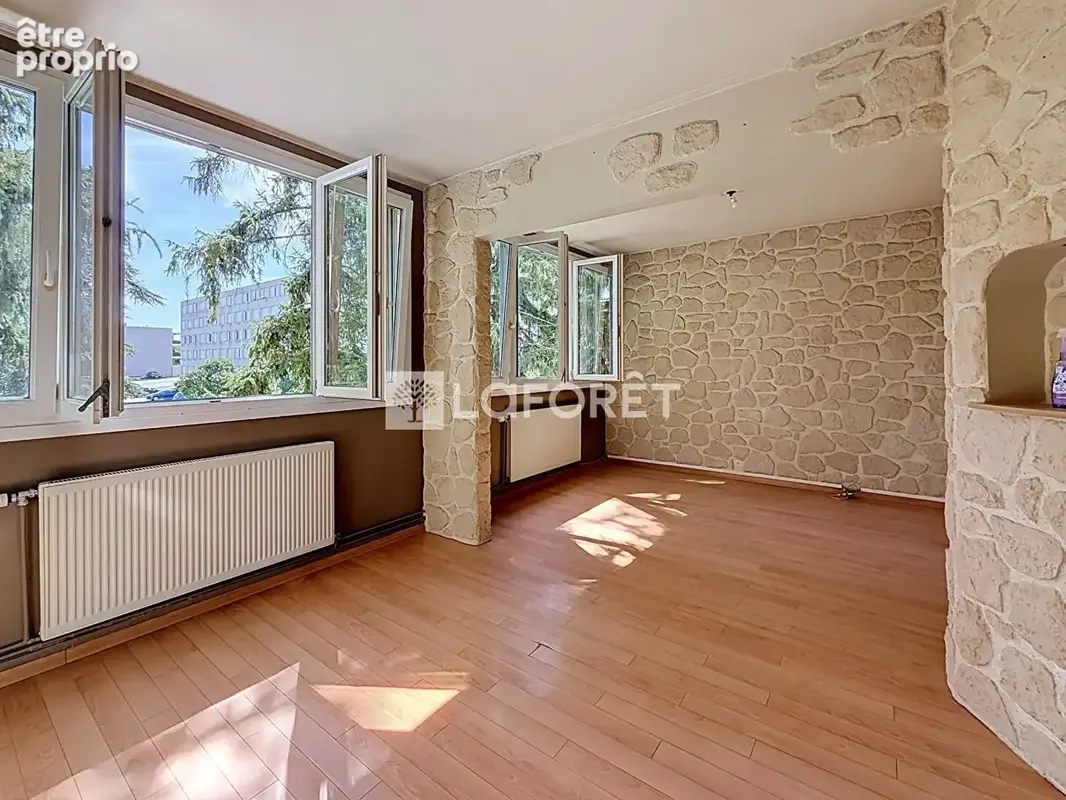 Appartement à DECINES-CHARPIEU