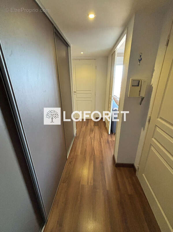 Appartement à SAINT-LAURENT-DU-VAR