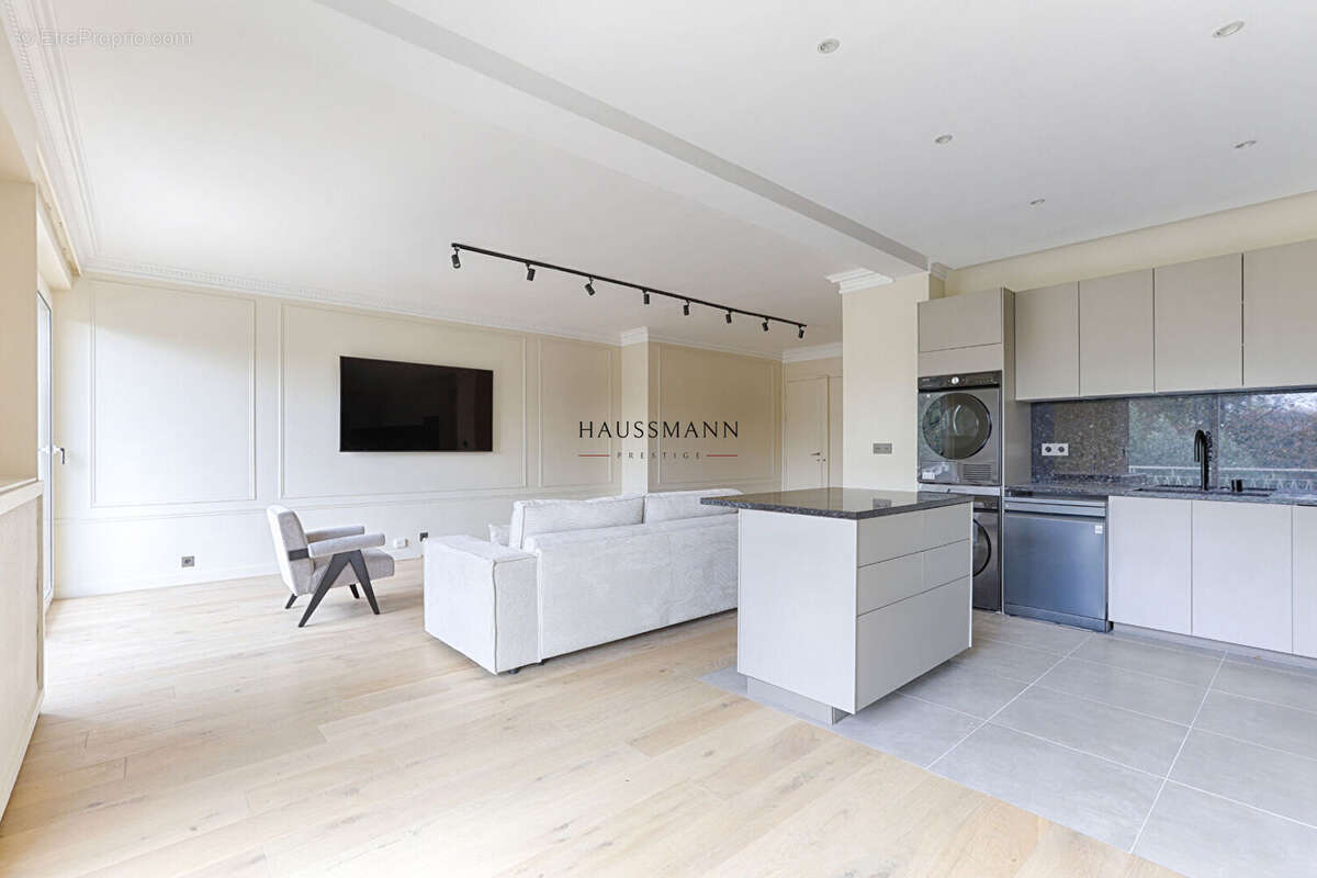 Appartement à NEUILLY-SUR-SEINE