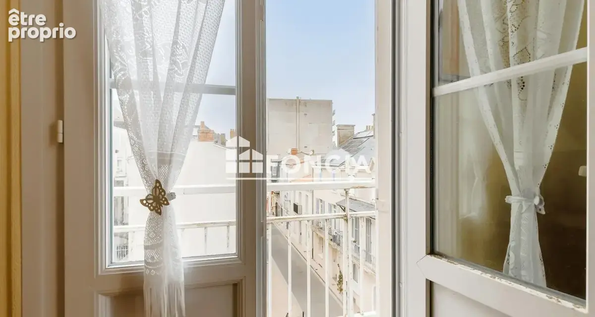 LES SABLES D'OLONNE CENTRE PLAGE - Appartement T2 avec grand balcon et vue latérale mer dans résidence de caractère - photo 2