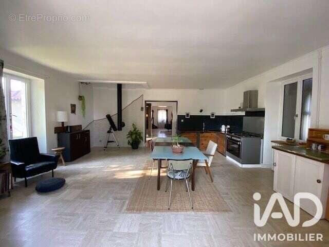 Maison 224 m² à Puyravault  - photo 7