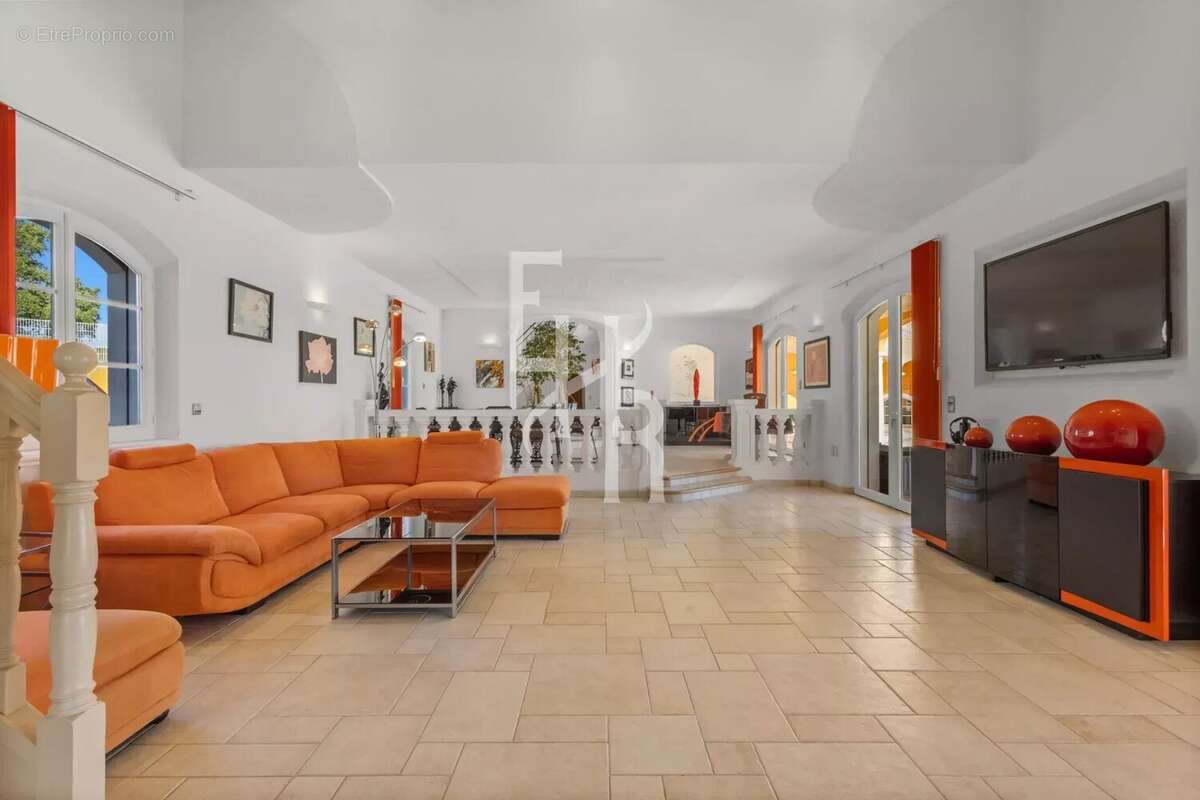 Maison à ROQUEBRUNE-SUR-ARGENS