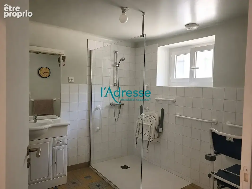 Petit Auverné: Une maison de famille où l'espace laisse place aux projets. - photo 6