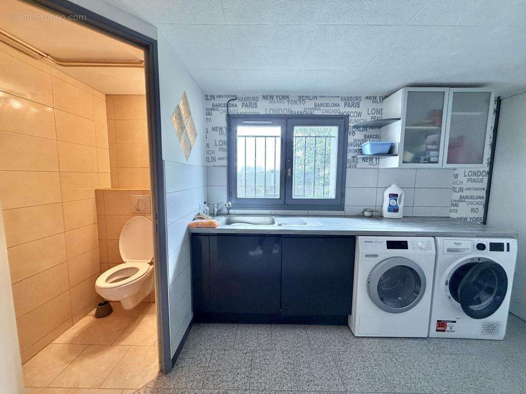 Maison à COURS-LES-BARRES