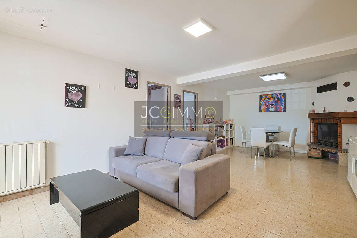 Hyeres (la bayorre) - haut de maison 101 m2 + terrasse + loggia + annexes - photo 8
