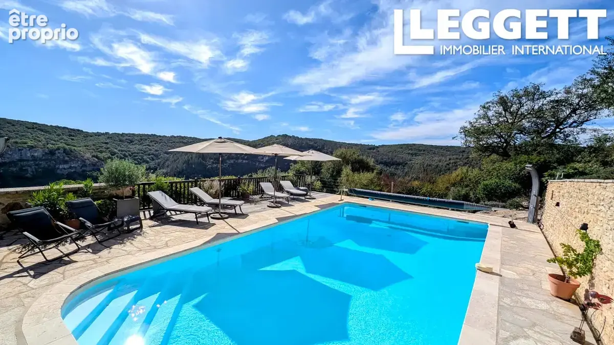Exceptional property (2 houses, swimming pool, 13 ha woods/meadows) with panoramic views over the Célé valley - photo 3