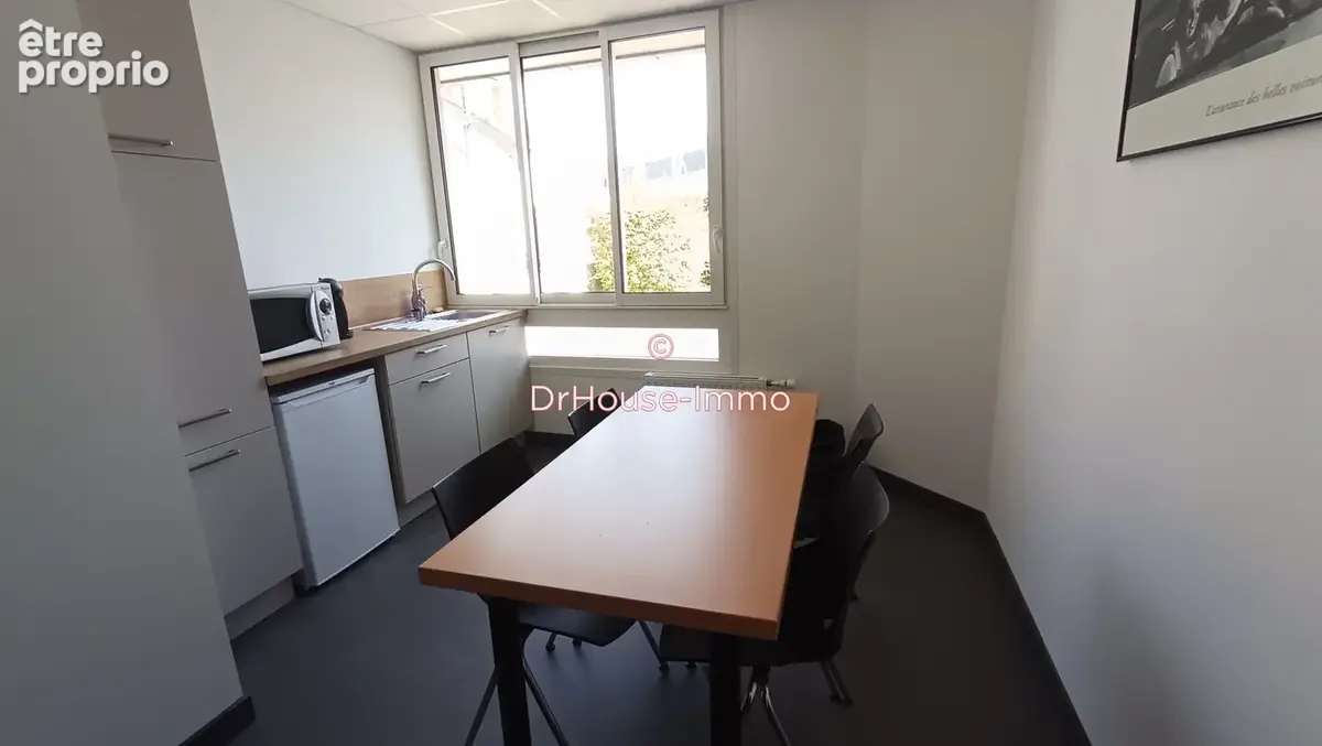 Commerce 230 m² à Thouars  - photo 3