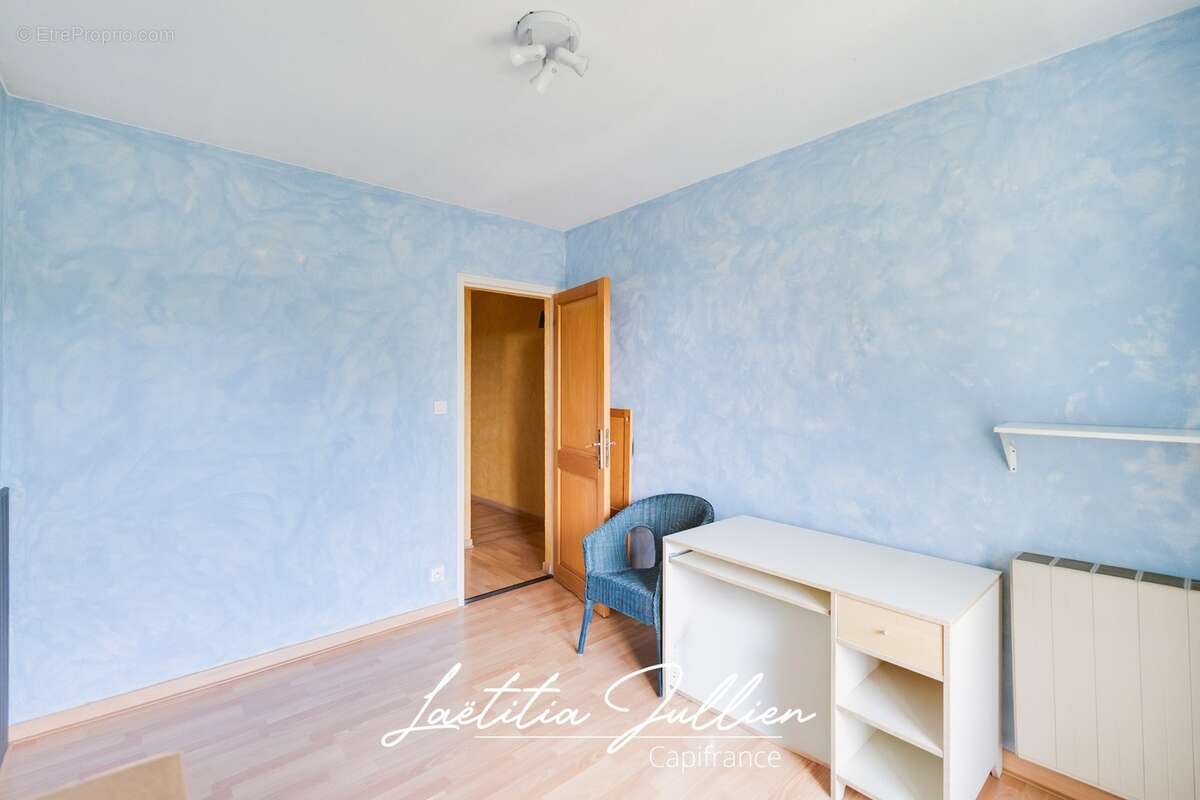 En exclusivité par Laëtitia JULLIEN – Marseille 10ème – Les Collines – T4 traversant de 83,83 m² avec balcon et loggia au pied d - photo 22