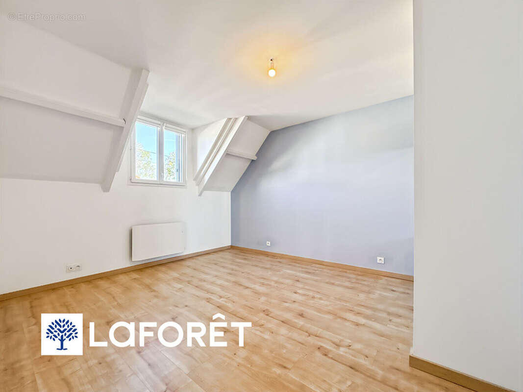 Maison à SAINTE-GENEVIEVE-DES-BOIS