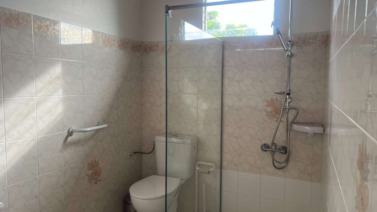 Maison 113 m² à Riviere-Salee  - photo 5
