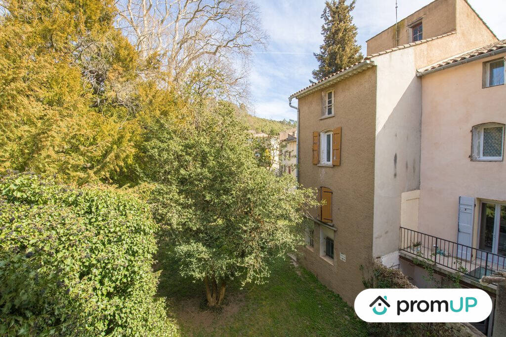 Appartement à VARAGES