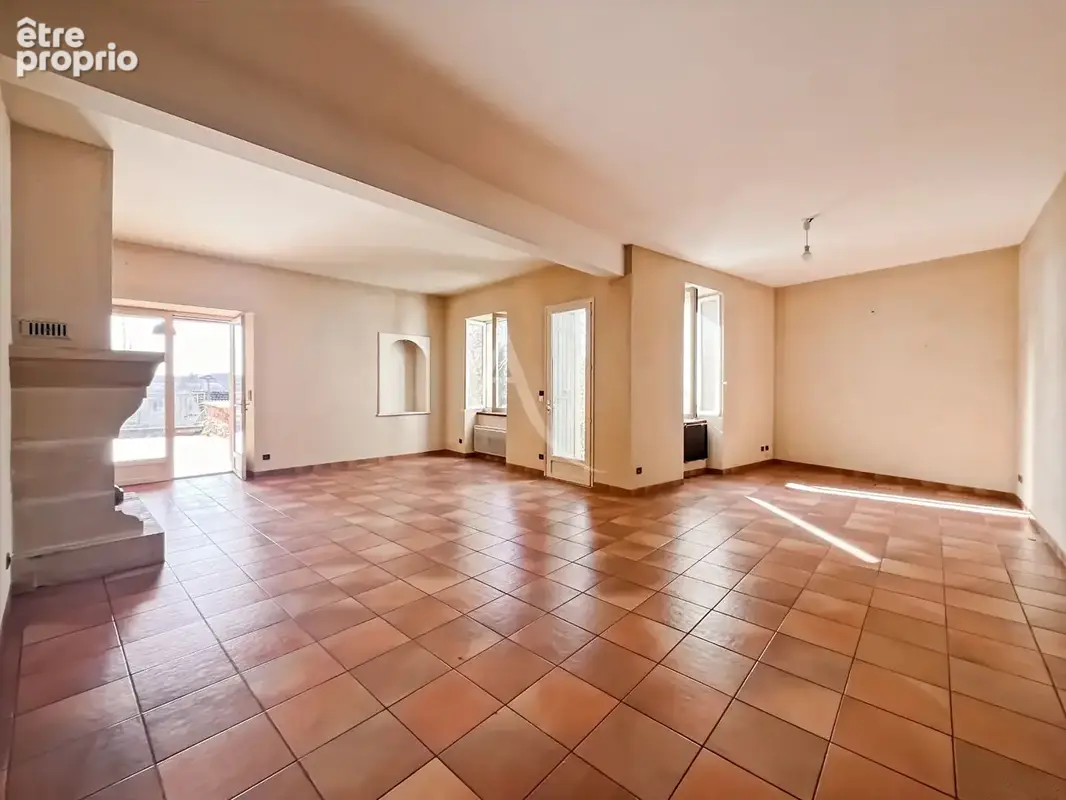 A VENDRE - Maison familiale de caractère au coeur de Penne-d'Agenais, avec piscine - photo 6