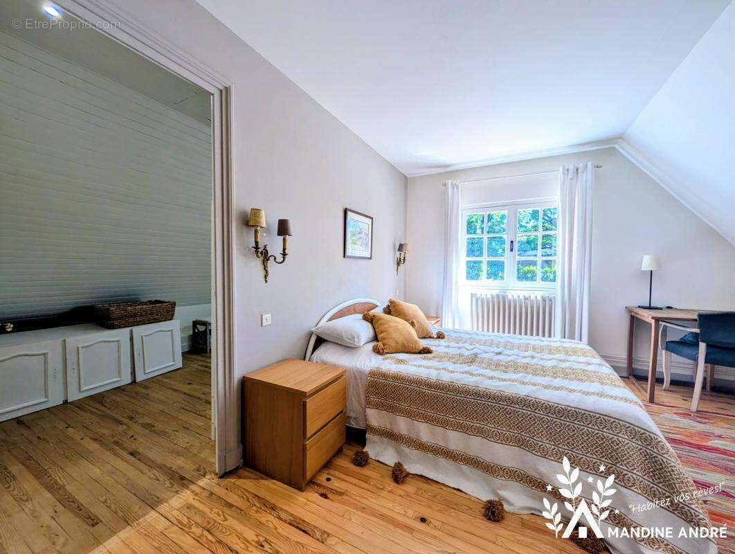 Maison 251 m² à Saint-Bernard  - photo 13