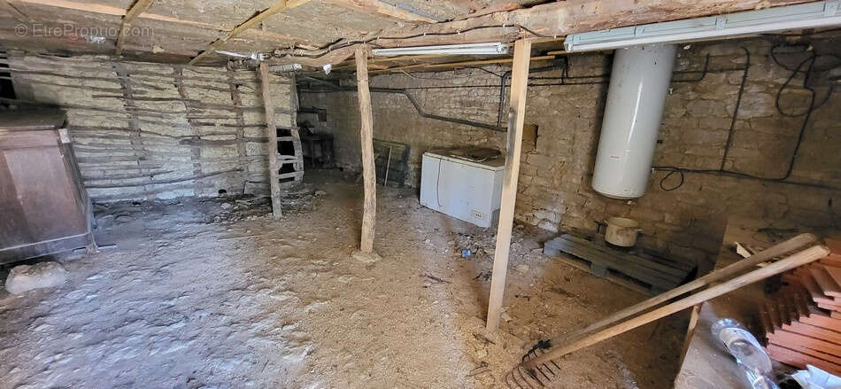 Maison en pierre à rénover sur 4,8 hectares - photo 11