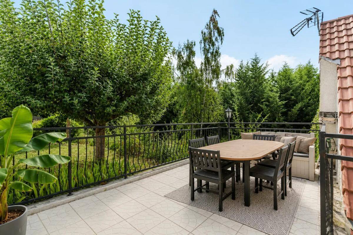 Appartement de 4 pièces de 88 m² situé à Fosses - photo 1