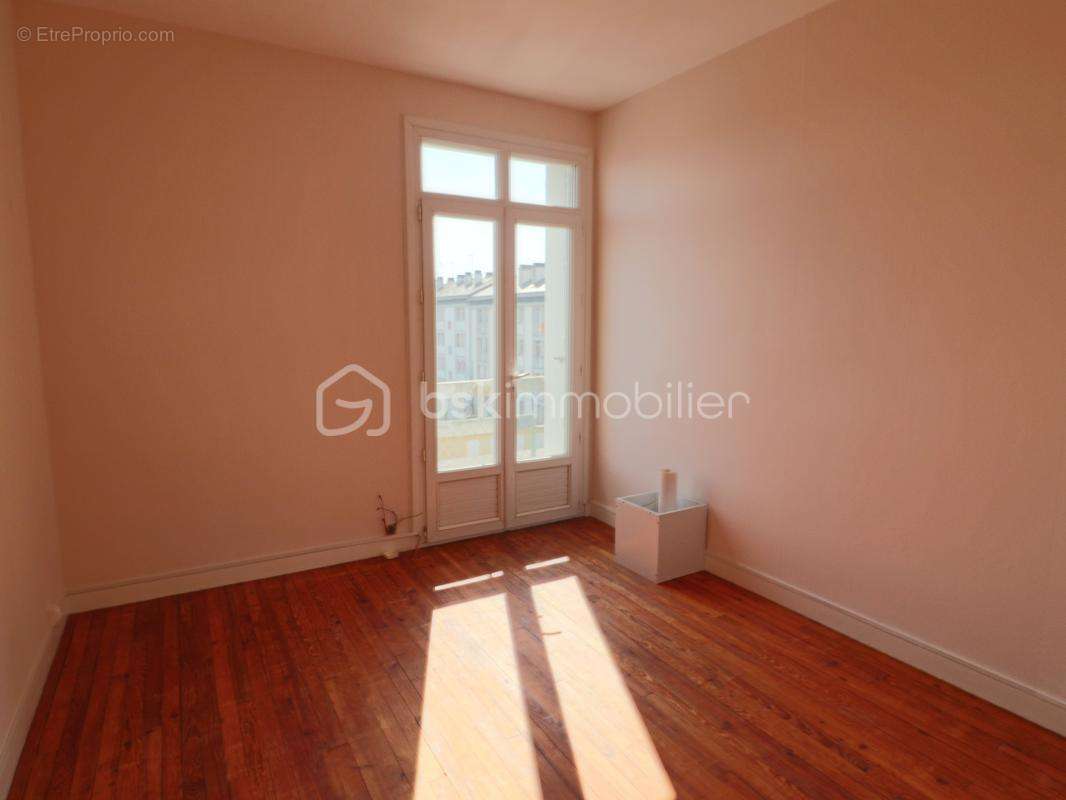 Saint-Nazaire- Appartement T4 quartier Gare - photo 4