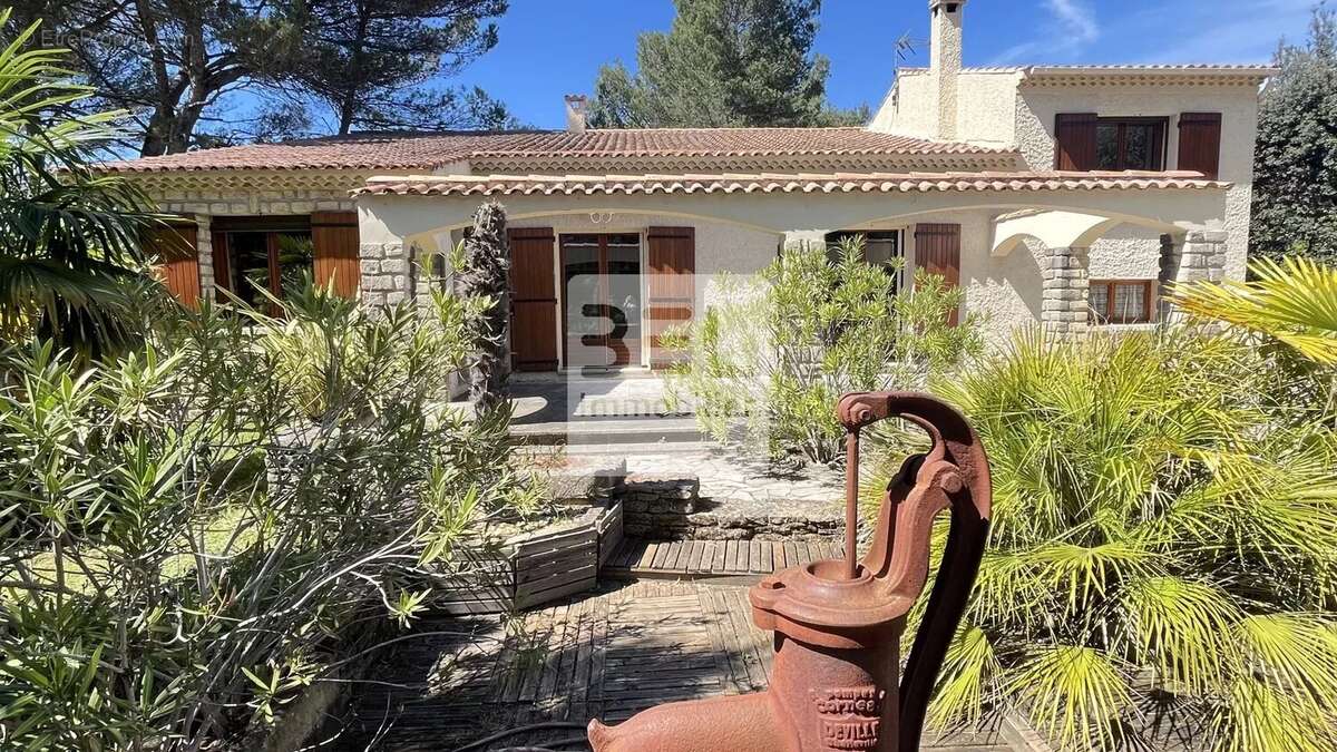 Maison à PERNES-LES-FONTAINES