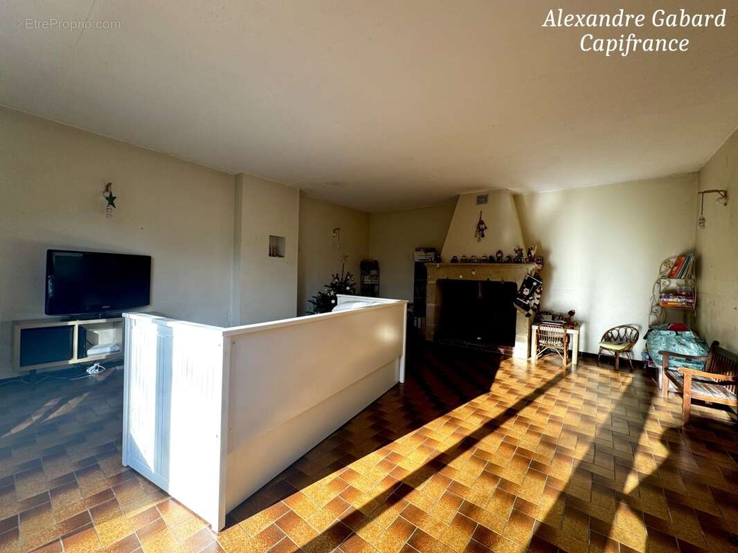 Maison en pierres - 3 chambres - Jardin 2 471 m² - Dépendance - photo 4