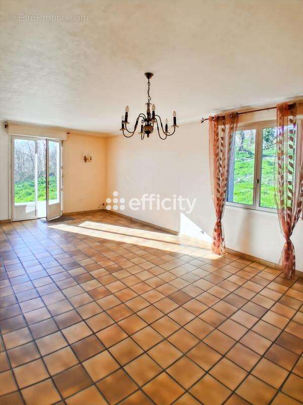 Maison à LE HAUT-CORLAY