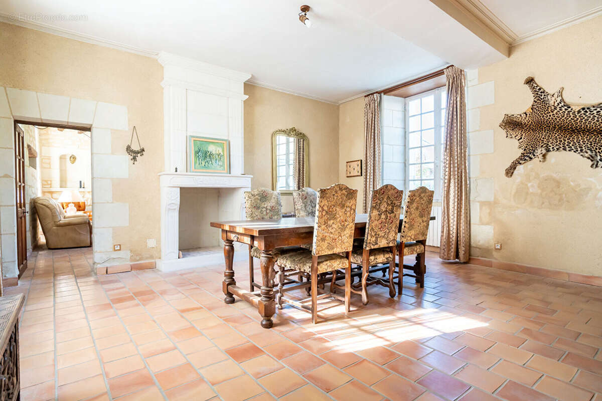 Maison à LE PUY-NOTRE-DAME