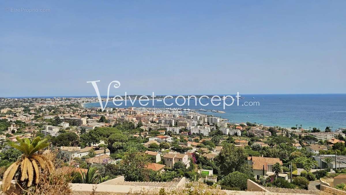 Appartement à VALLAURIS