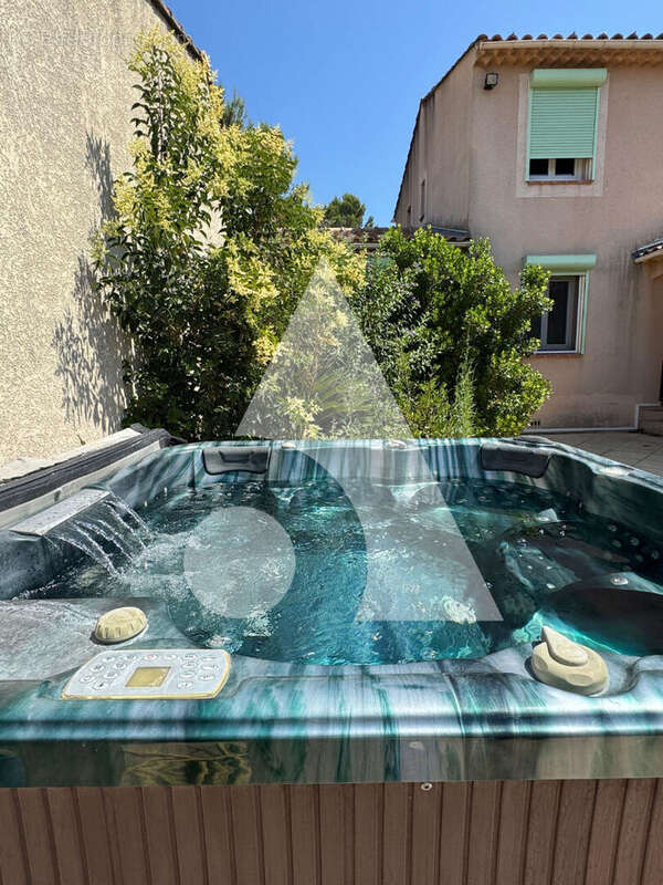 Maison à CHATEAURENARD