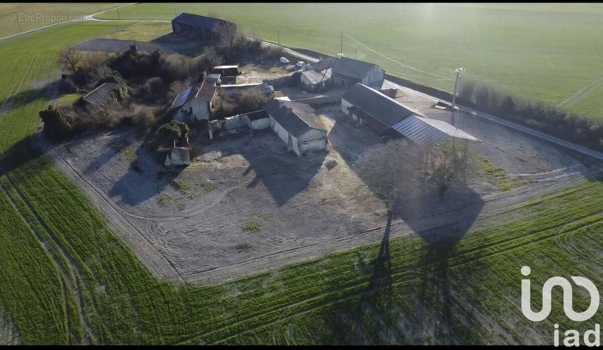 Photo 1 - Maison à BERTHEGON