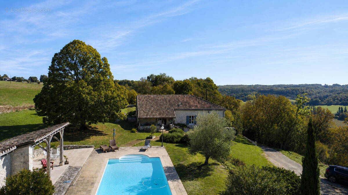Maison à MONTAIGU-DE-QUERCY