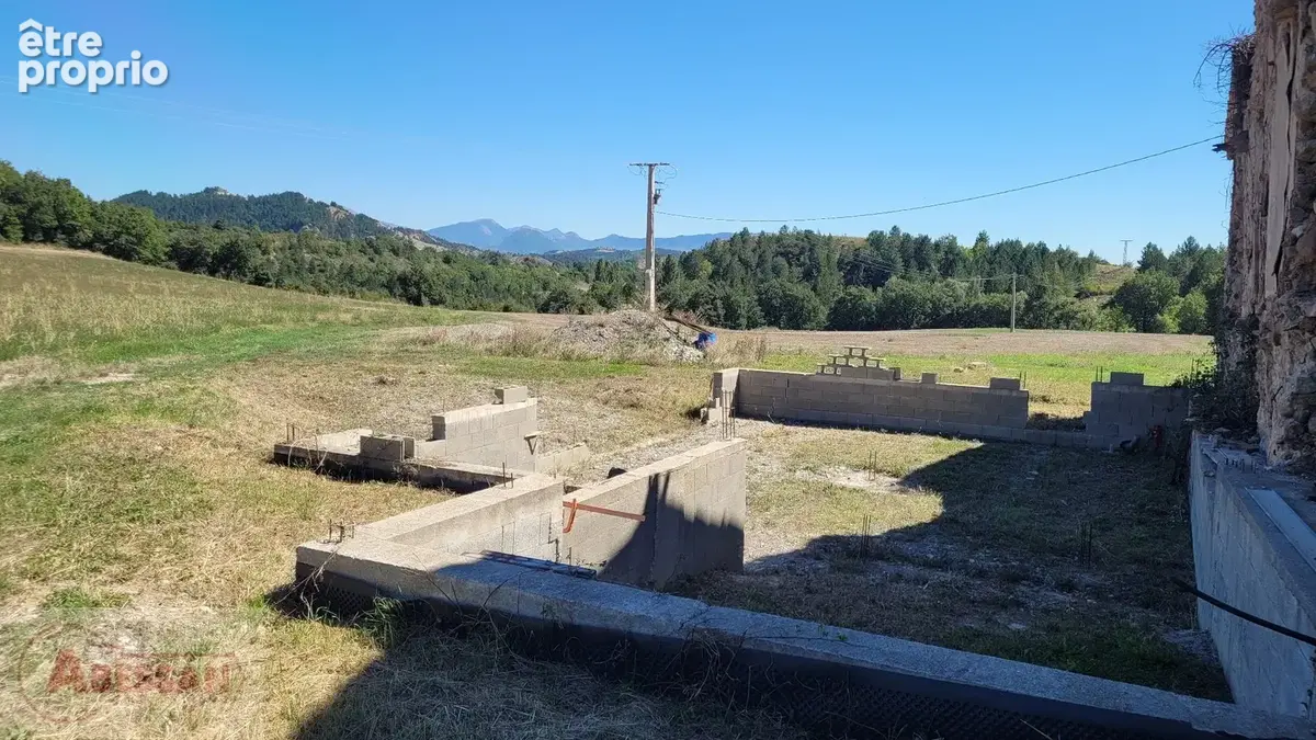 Terrain 2 506 m² à vendre à Laragne-Monteglin (05300) - photo 2