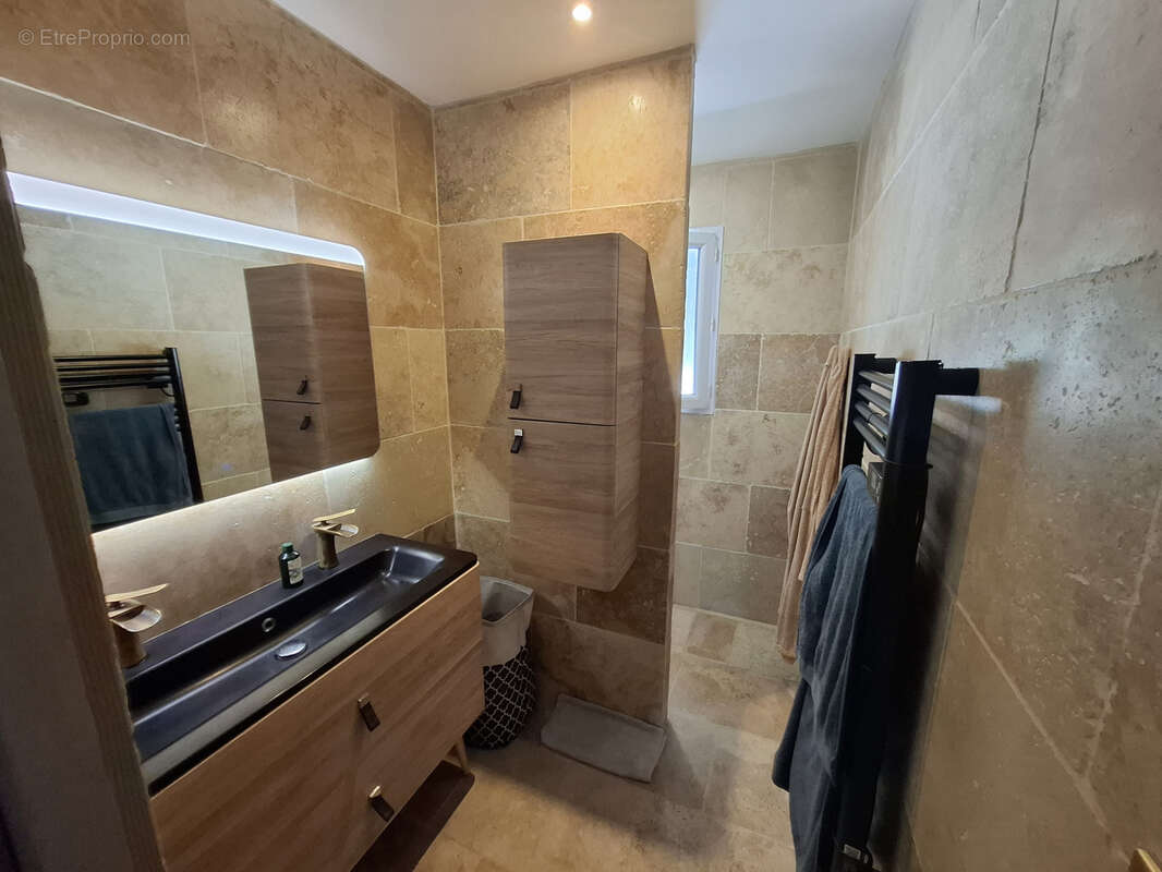 Maison à FONTVIEILLE