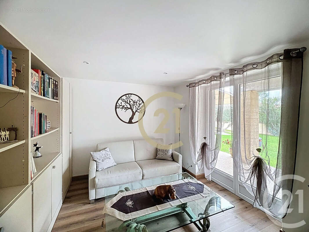 Maison à MONTAREN-ET-SAINT-MEDIERS