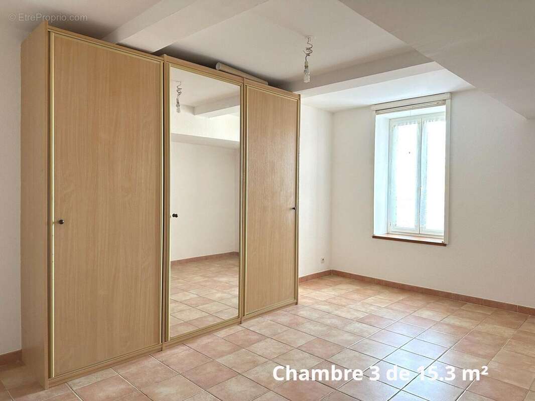 Chambre 3 de 15.3 m² - Appartement à NARBONNE