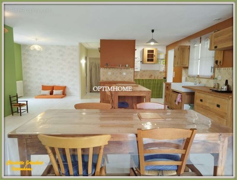 Maison à LA ROCHE-CHALAIS