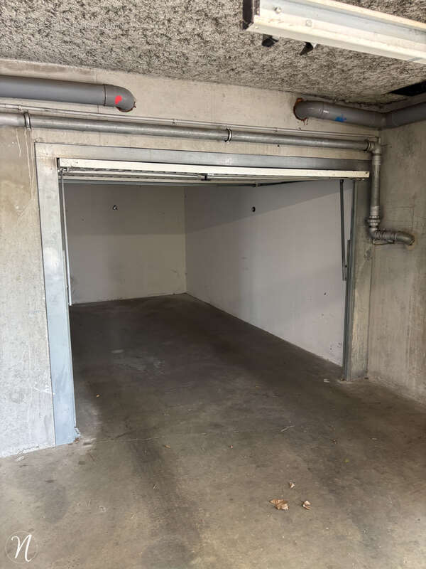 Parking à SAINT-PRIEST-EN-JAREZ